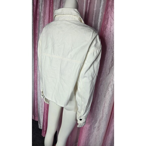 Aerie Ivory Cropped  Medium Raw Hem Boxy Lightweight Jean Jacket Size Medium - Picture 7 of 13